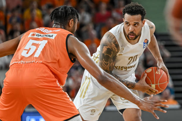 卡斯尔对自 卡斯尔对自