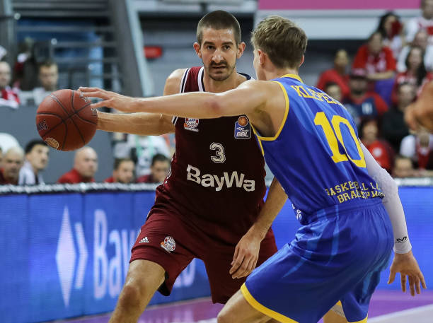 前锋线的 前锋线的